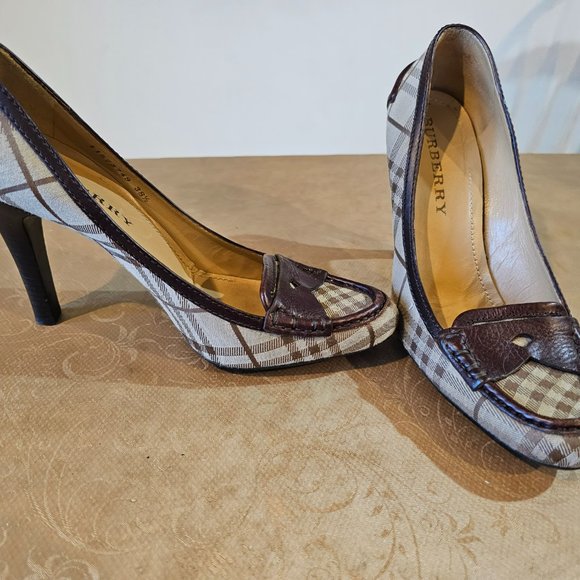 Burberry Nova Check Pumps - Picture 1 of 4